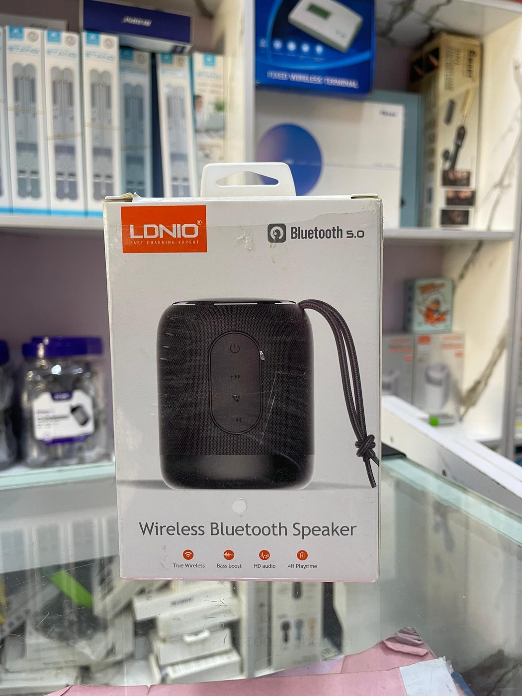 WIRELESS BLUETOOTH SPEAKER angle